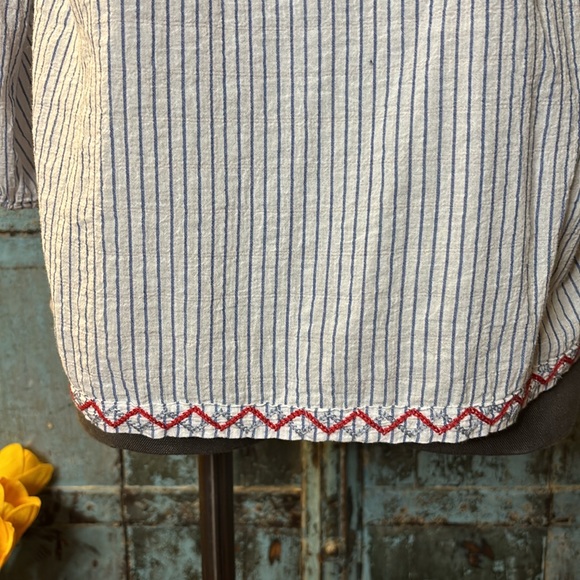 Johnny Was Hummingbird Embroidered Pinstriped Blue White Stripe Tunic Flowers XS - Picture 10 of 15